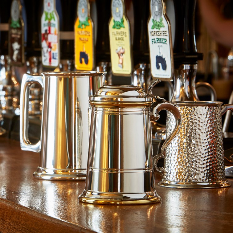 Heavy Lidded Celtic Gold One Pint Pewter And Brass Tankard Heavy Lidded Celtic Gold One Pint Pewter And Brass Tankard