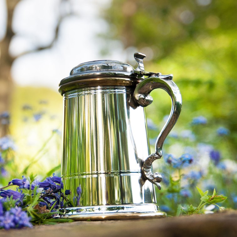 Heavy Lidded Celtic Gold One Pint Pewter And Brass Tankard Heavy Lidded Celtic Gold One Pint Pewter And Brass Tankard