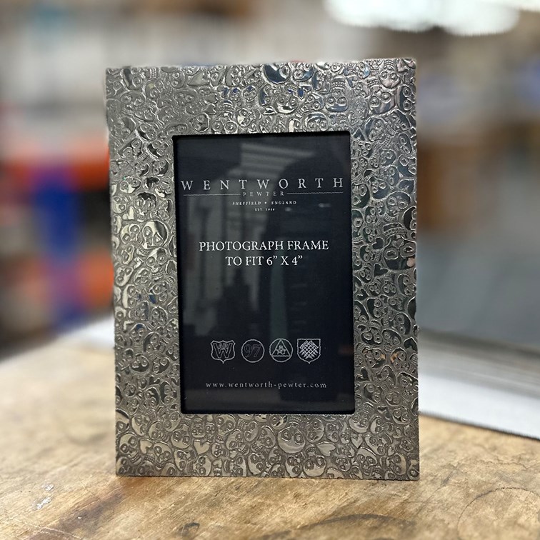 Love Skull Pewter 6"X4" Picture Frame Love Skull Pewter 6"X4" Picture Frame