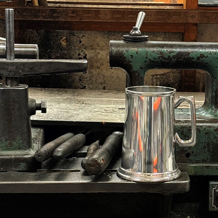 Plain Giant Four Pint Pewter Tankard Plain Giant Four Pint Pewter Tankard