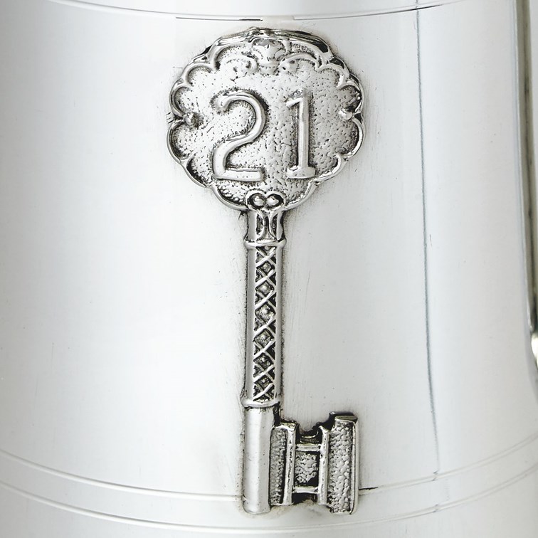 21 Key Badge One Pint Pewter Tankard 21 key badge detail
