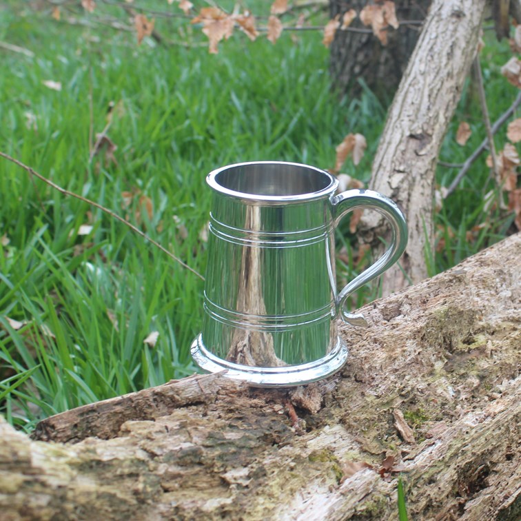 One Pint Heeley Pewter Lined Tankard A420 outside