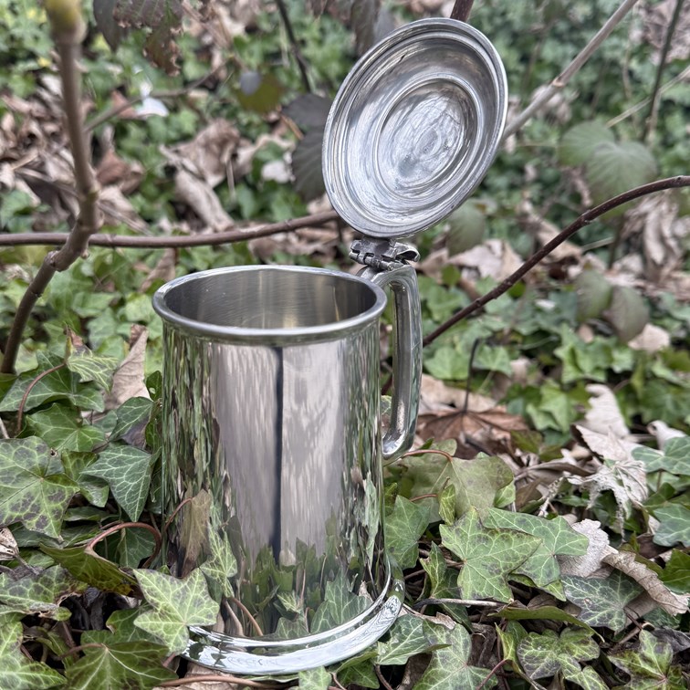 Lidded One Pint Pewter Tankard Lidded One Pint Pewter Tankard