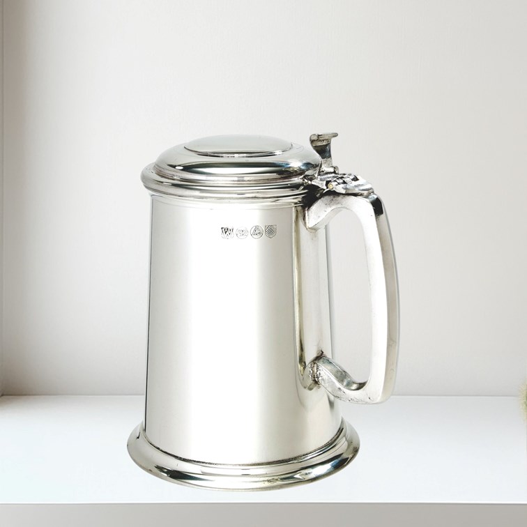 Lidded One Pint Pewter Tankard Lidded One Pint Pewter Tankard