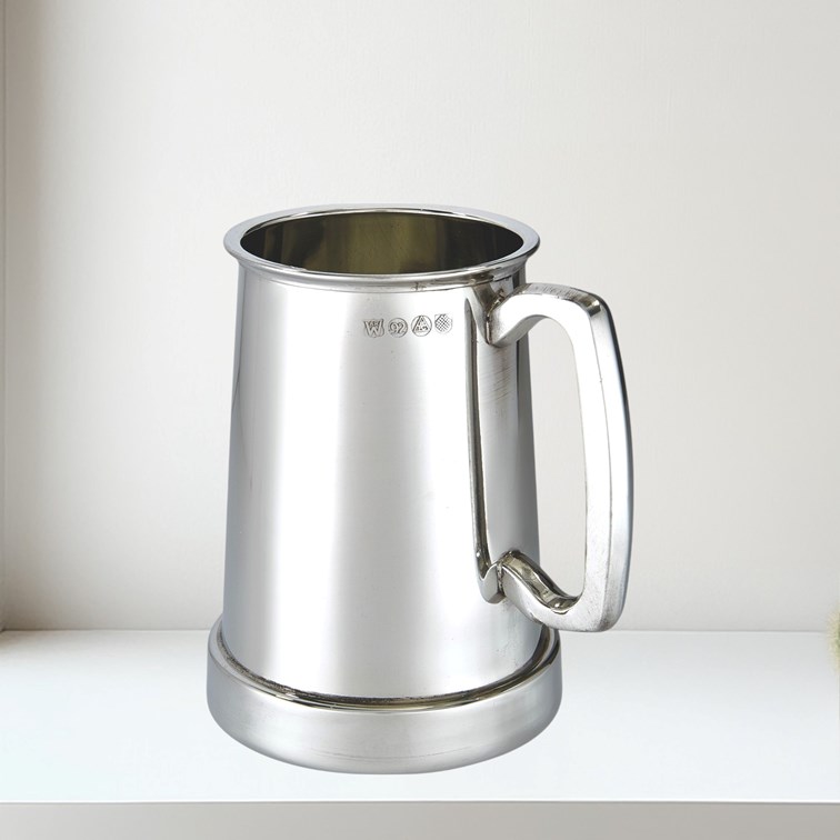 Shilling One Pint Pewter Tankard Glass Base Shilling One Pint Pewter Tankard Glass Base