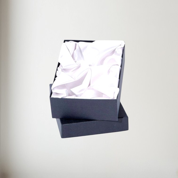 Small Quaich Presentation Box Small Quaich Presentation Box showing silk lining