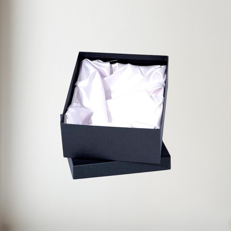 Medium Quaich Presentation Box Quaich Presentation Box open