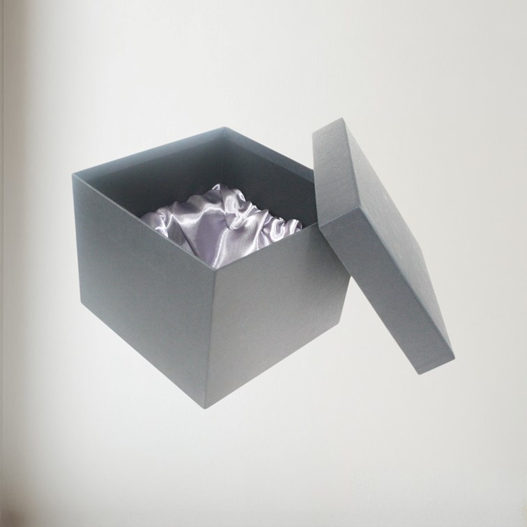 Half Pint Presentation Box Half Pint presentation Box open