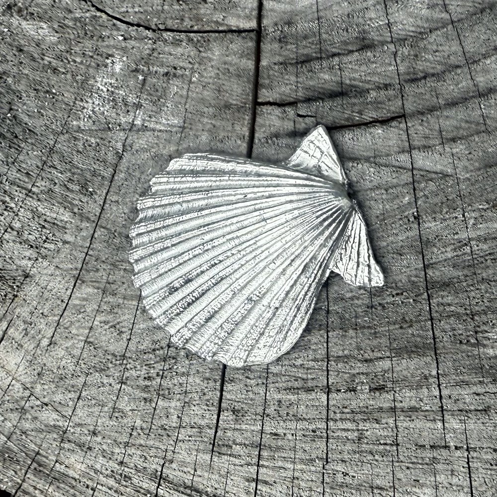 Cast Pewter Baby Scallop Shell Ornament Cast Pewter Baby Scallop Shell Ornament