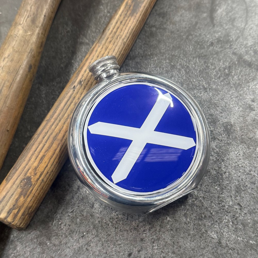 6oz Round St Andrews Flag Pewter Picture Flask 6oz Round St Andrews Flag Pewter Picture Flask