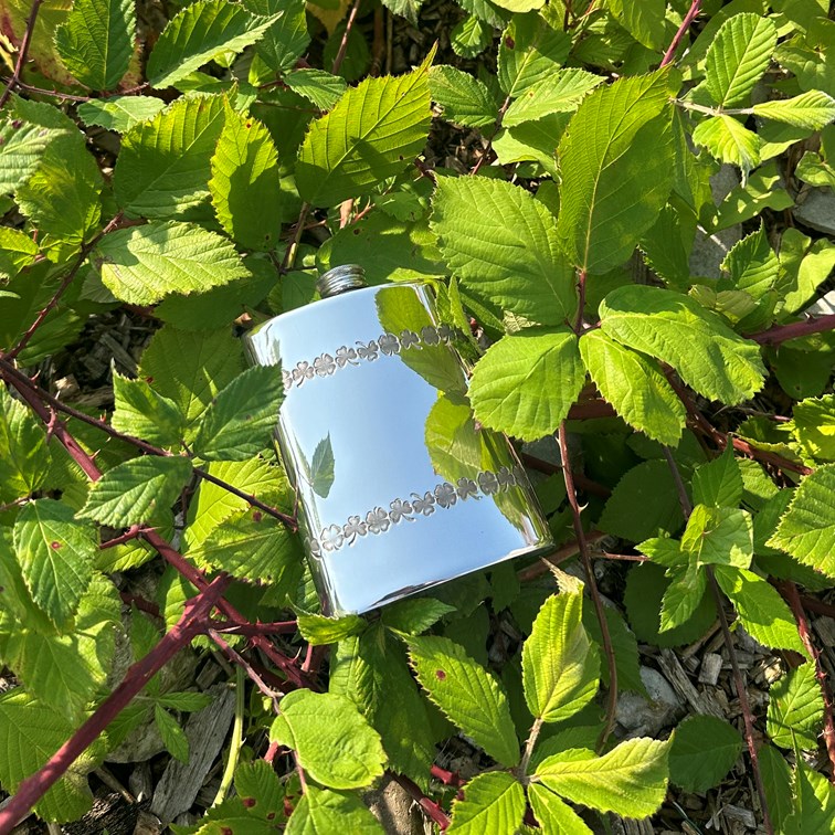 6oz Shamrock Pewter Kidney Hip Flask 6oz Shamrock Pewter Kidney Hip Flask
