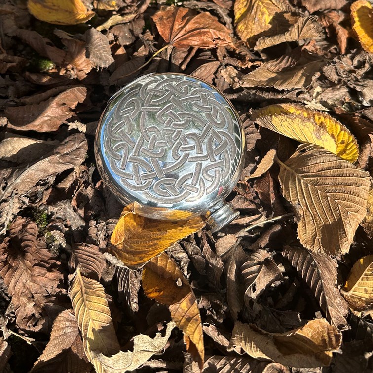 6oz Round Pewter Celtic Knot Flask 6oz Round Pewter Celtic Knot Flask