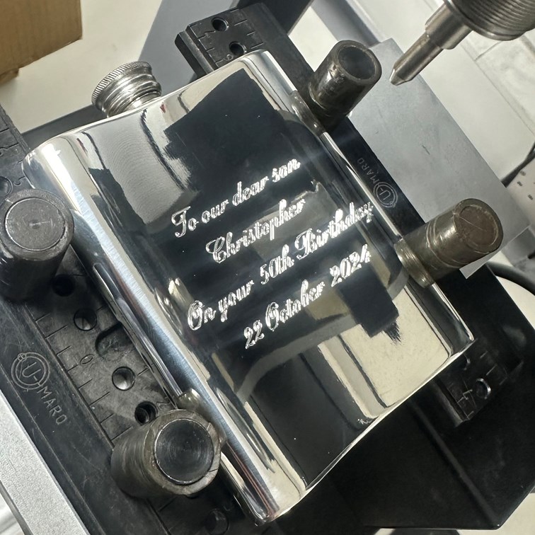 6oz Welsh Dragon Pewter Kidney Hip Flask 6oz Welsh Dragon Pewter Kidney Hip Flask