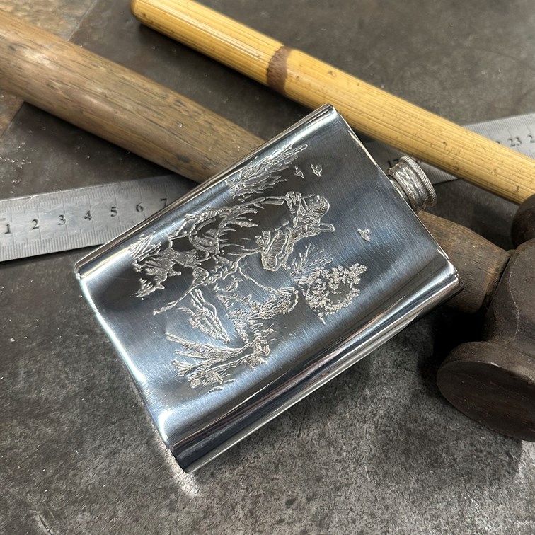 6oz Shooting Scene Pewter Kidney Flask 6oz Shooting Scene Pewter Kidney Flask