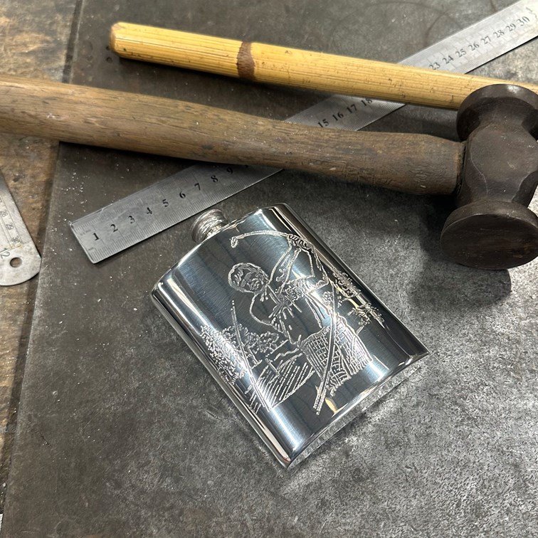6oz Golf Scene Pewter Kidney Hip Flask