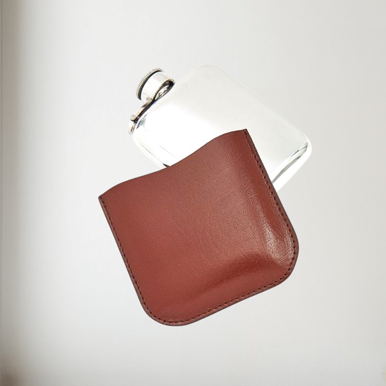 Brown Leather Pouch To Fit 4oz Pocket Flasks Brown Leather Pouch to fit 4oz pocket flasks and flask