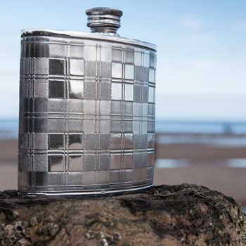 6oz Tartan Pewter Kidney Hip Flask 6oz Tartan Pewter Kidney Hip Flask