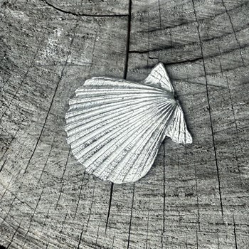 Cast Pewter Baby Scallop Shell Ornament Cast Pewter Baby Scallop Shell Ornament