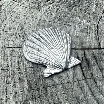 Cast Pewter Baby Scallop Shell Ornament Cast Pewter Baby Scallop Shell Ornament