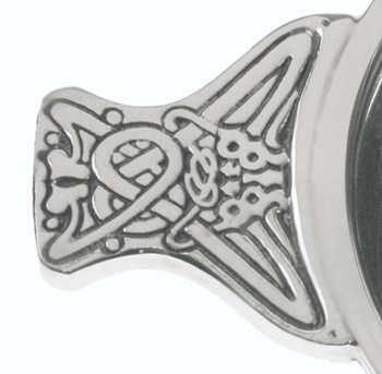 Horn And Pewter Large Quaich quaich handle detail