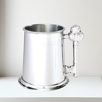 18 Key Handle One Pint Pewter Tankard 18 key handle 1 pint pewter tankard