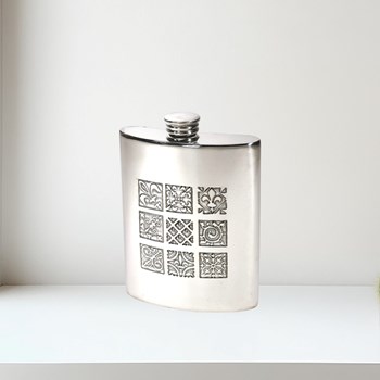 6oz Medieval Pewter Kidney Hip Flask 6oz Medieval pewter Kidney hip Flask