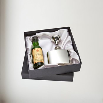 Box to fit flask and minature