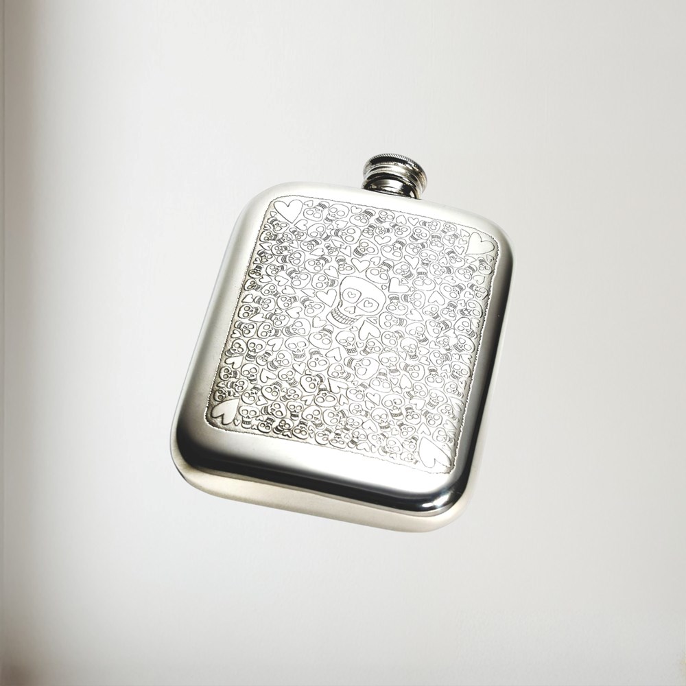 6oz Love Skull Pewter Pocket Flask 6oz Love Skull Pewter Pocket Flask