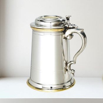 Heavy Lidded Celtic Gold One Pint Pewter And Brass Tankard