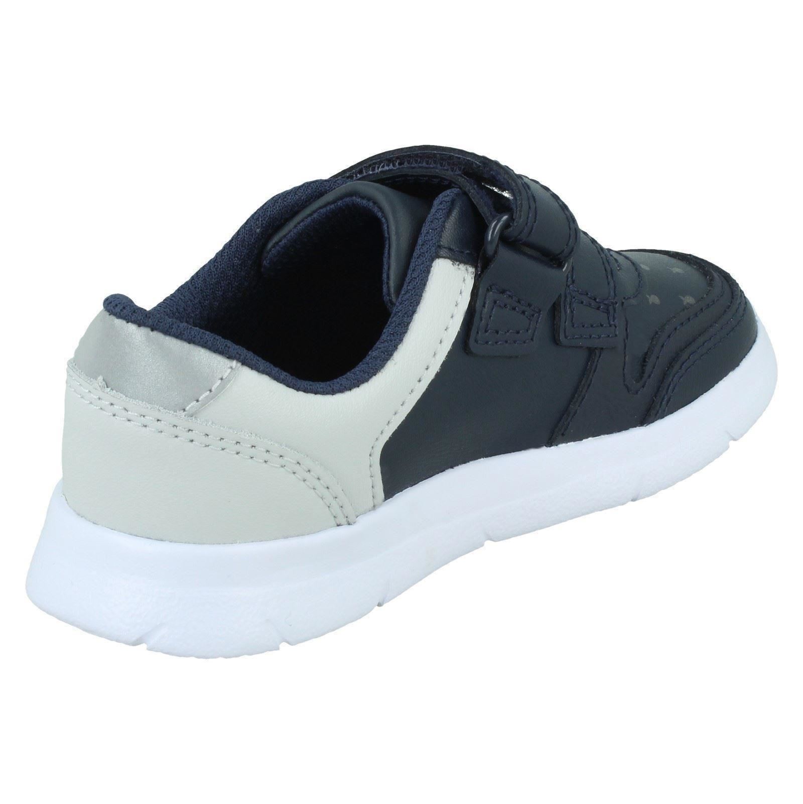 vector cricket shoes