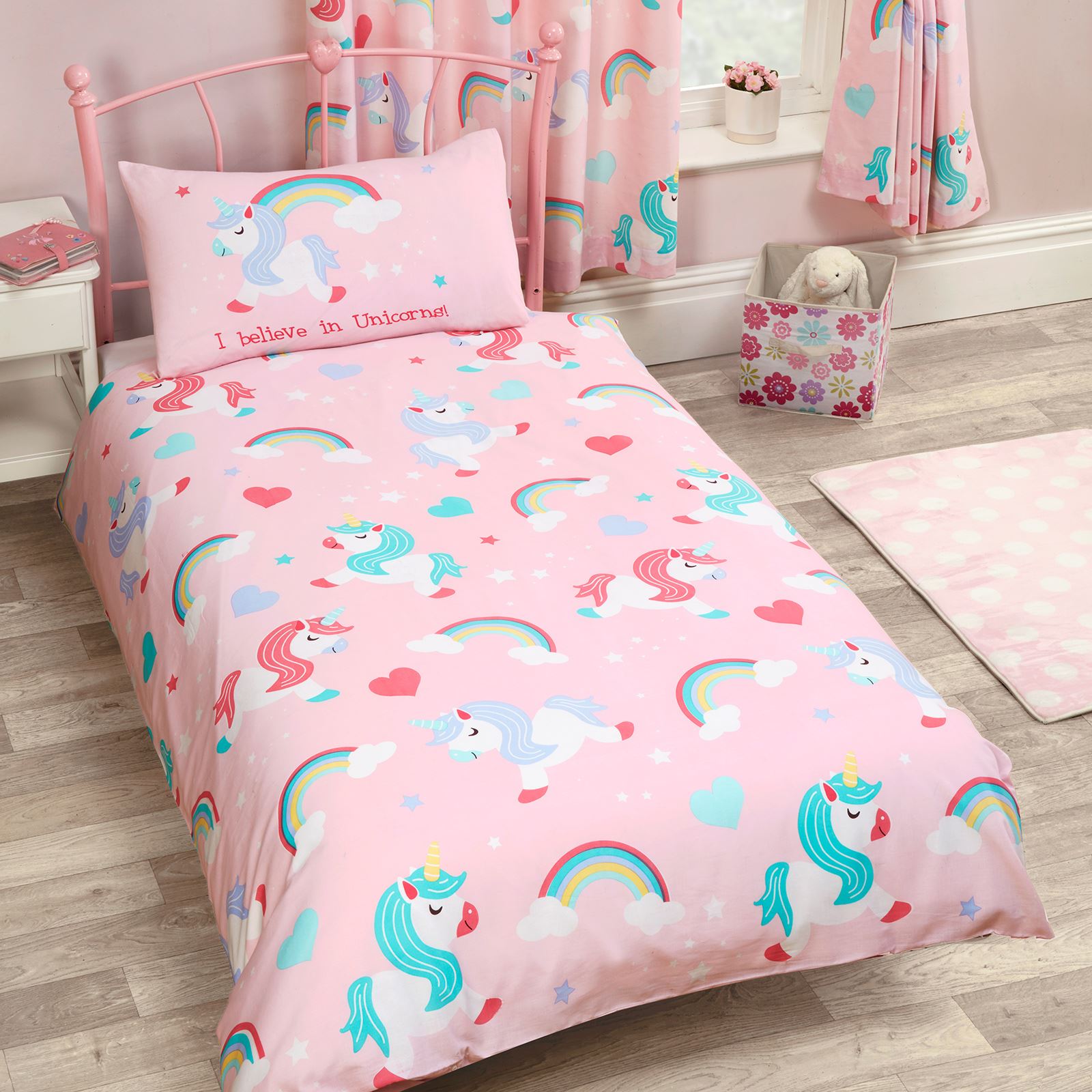 Shop by category Aspiring paleontologist's can transform their room into the Jurassic period with our bed linen for boys and girls, from toddlers to teens, featuring extinct prehistoric creatures and pc-ios.tk dinosaur kids' bed sheets, quilt covers, duvet covers and comforters are available in single, double and queen bed sizes, with curtains, cushions and other bedroom accessories.