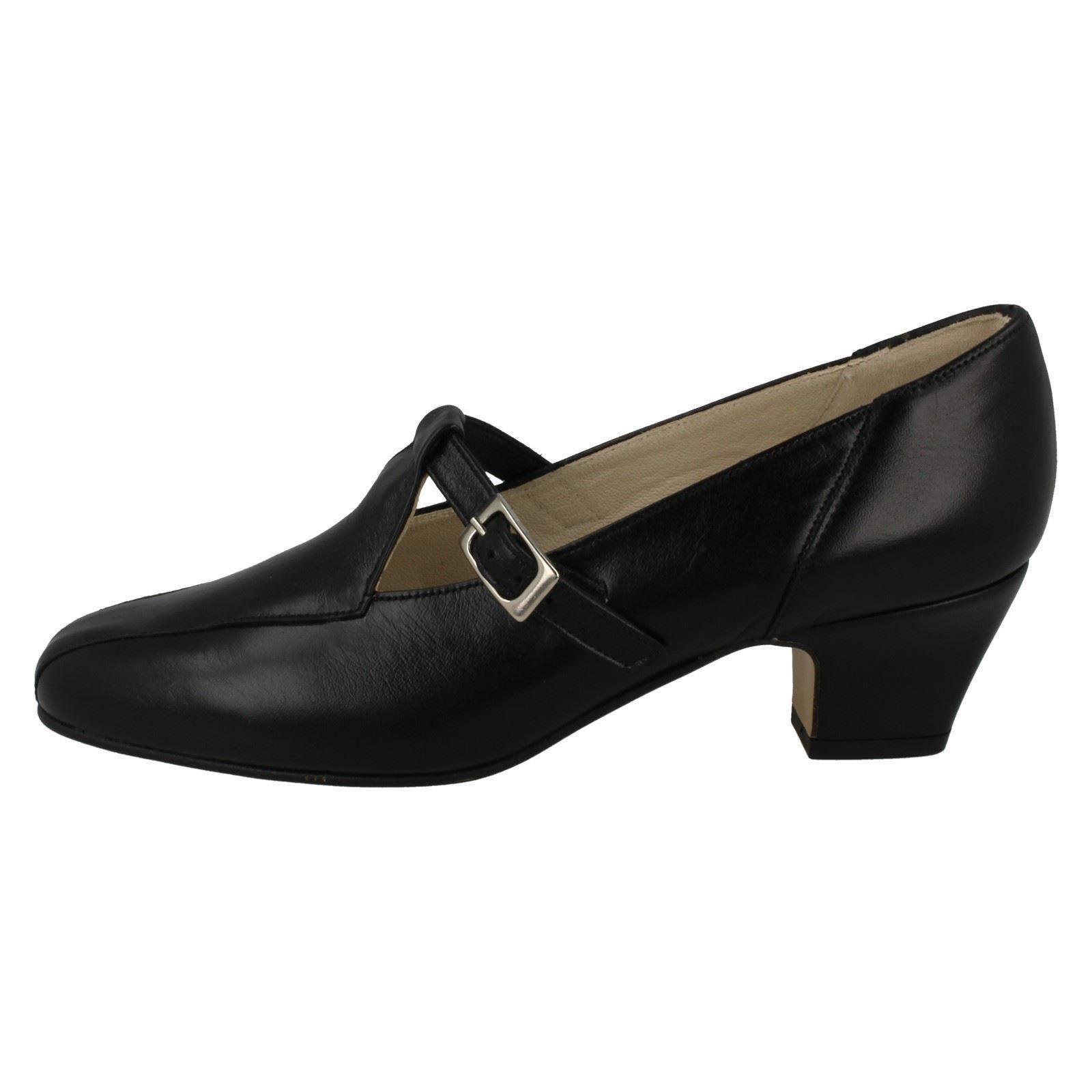 narrow fitting ladies shoes