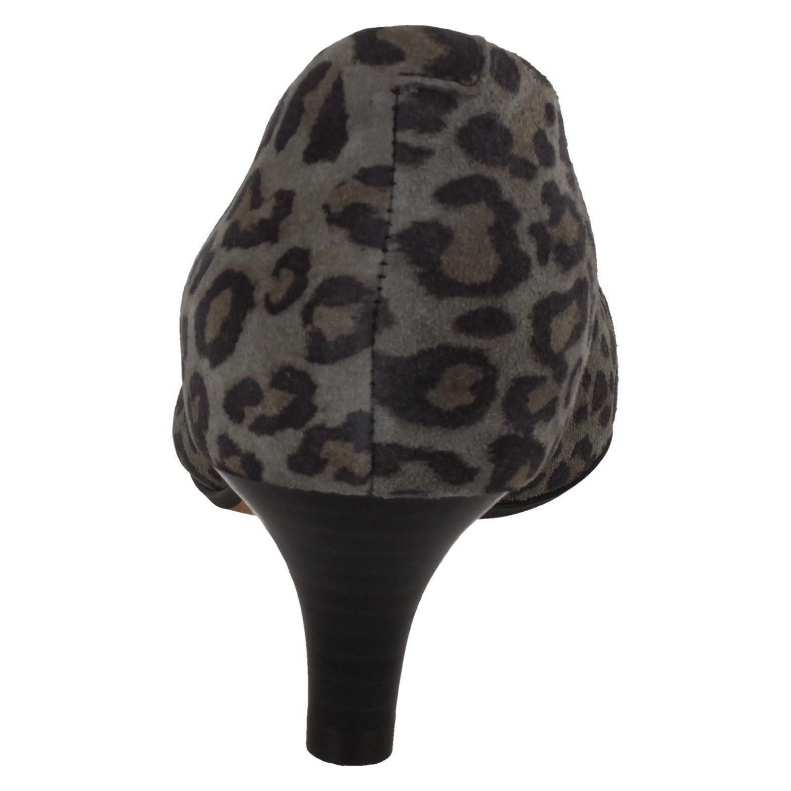 clarks plateau pumps