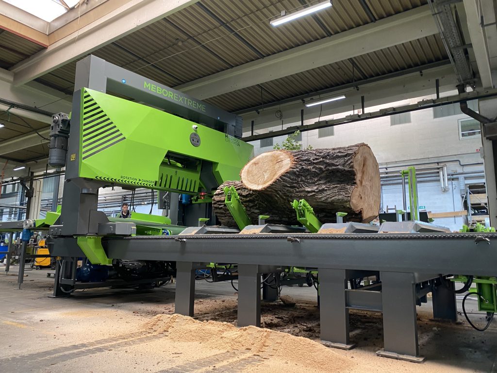 Caption: MEBOR HTZ 1400 Extreme 20 in action
