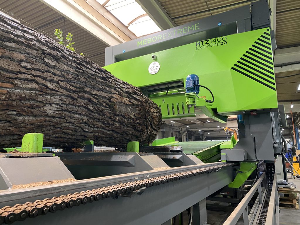Caption: The saw handles logs up to 1.9m in diameter, and lengths of up to 8m.