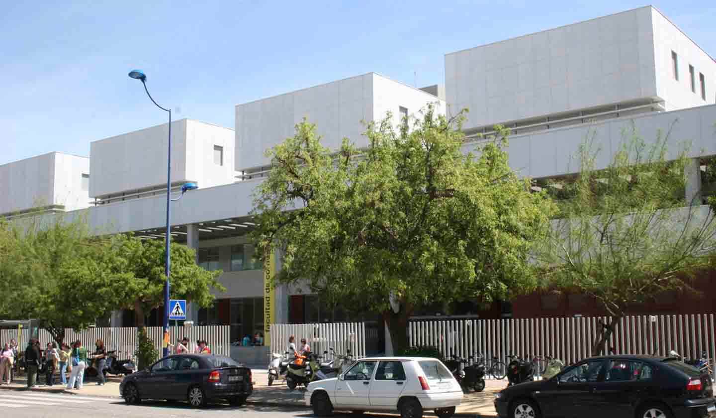 Descarga apuntes de Facultad de Comunicación