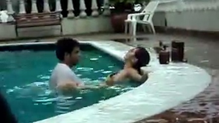 people having sex in swimming pool people having sex in swimming pool