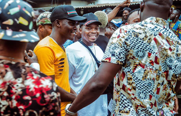 Olamide-with-fans Olic