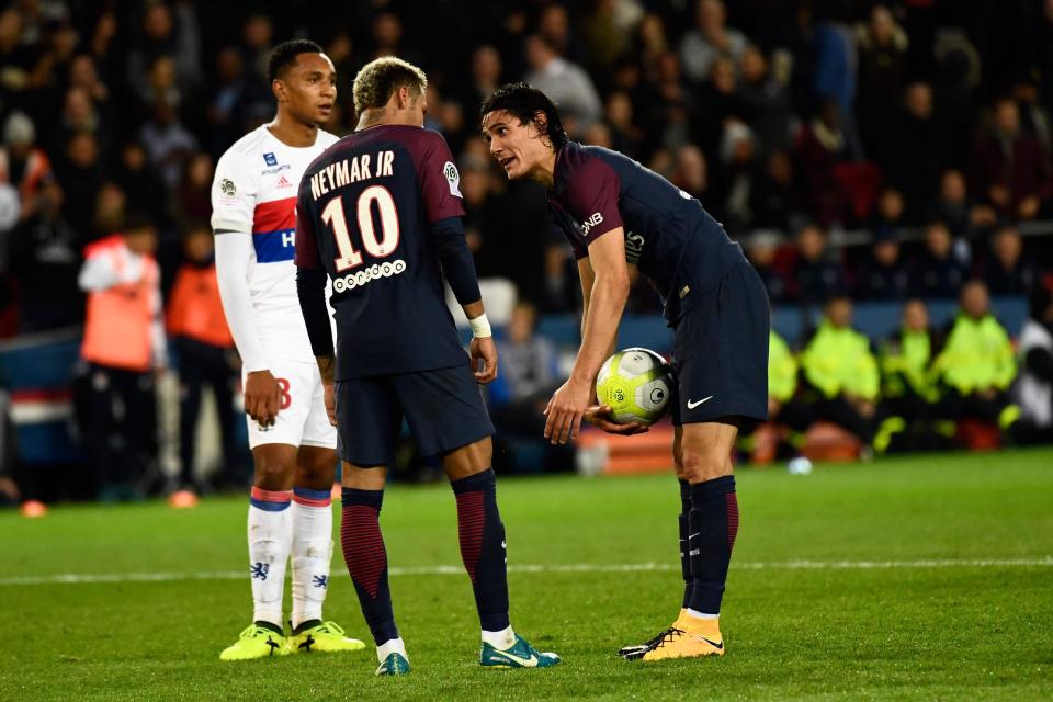 Neymar Unfollows cavani