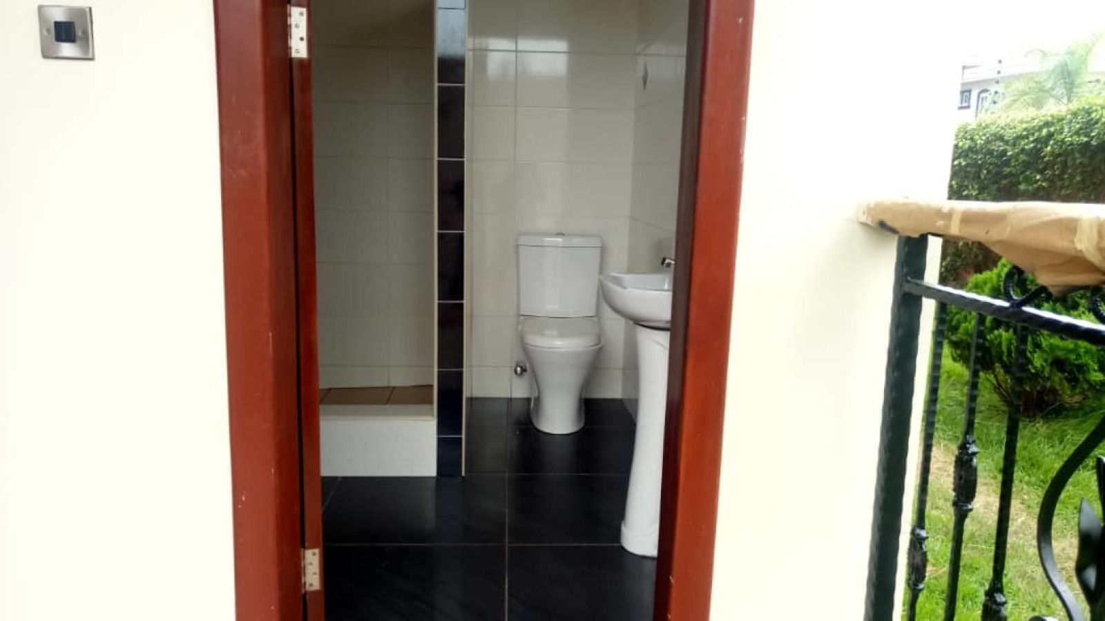 Glass Bathroom Doors In Ghana Can 2020 Taxes / Apartment For Seasonal