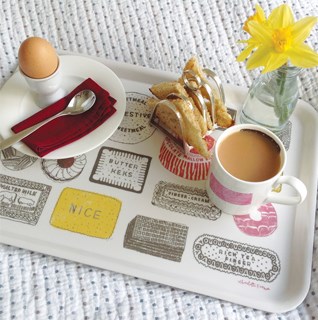 Trays, trivets and chopping boards in contemporary designs made from melamine or laminated beech