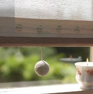 classic charleston roller blind with pull and trimming