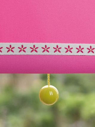 daisy chain trim & yellow ball pull on blind