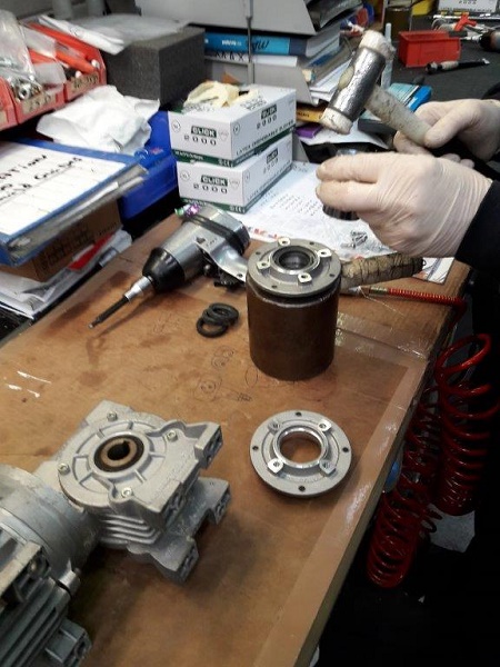 working on gearbox working on gearbox