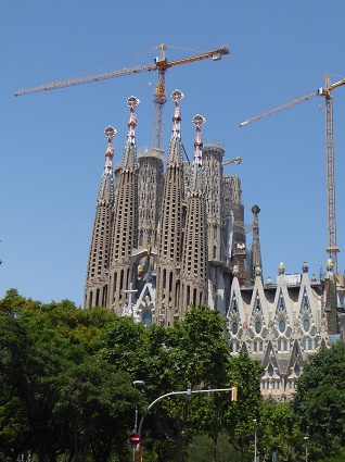 la sagrada familia gaudi cathedral