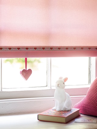 love heart trim with red heart pull on blind