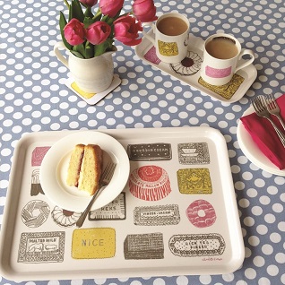cake on a tray with matching mugs