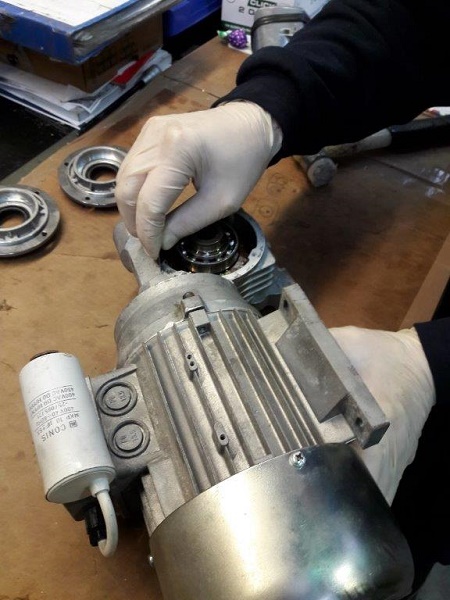 adjusting the gearbox