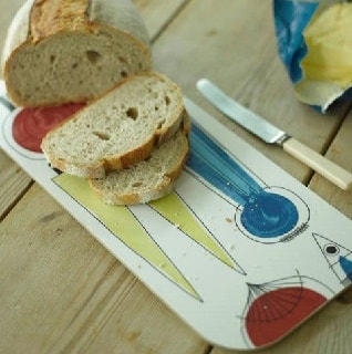 cutting bread on our picknick bread board
