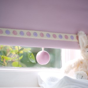 kids glossy pink blind pull childrens ball blind pull - pink